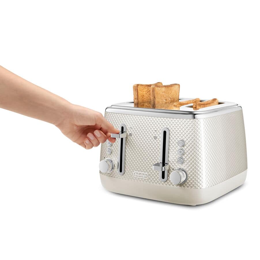 De'Longhi Luminosa 4-Slice Toaster | Twill Finish