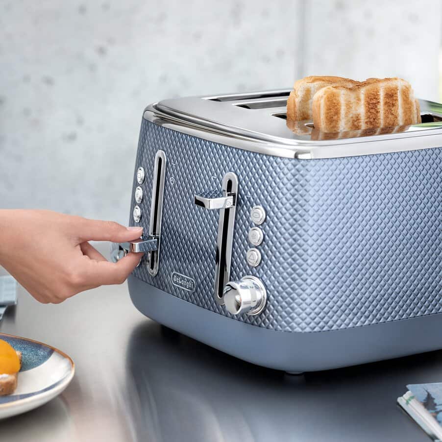 De'Longhi Luminosa 4-Slice Toaster | Twill Finish