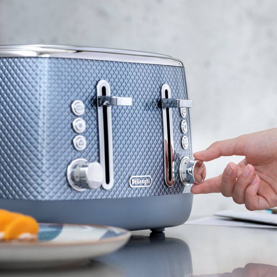 De'Longhi Luminosa 4-Slice Toaster | Twill Finish