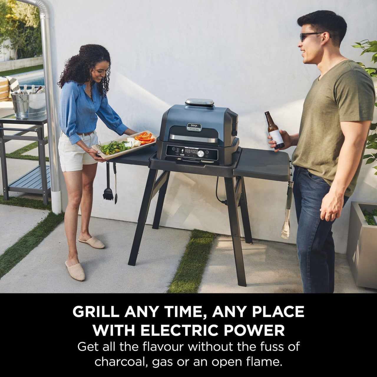 NINJA OG901UK WOODFIRE AND BBQ GRILL in white background